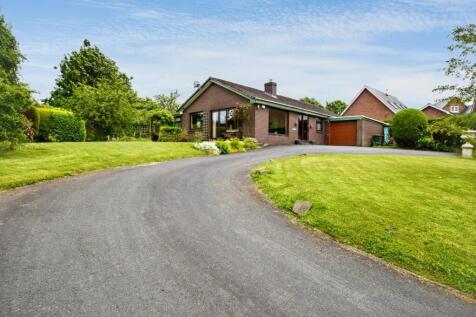 Stapledon, Mount Pleasant, Llwyn... 3 bed bungalow for sale