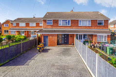 14 Ronhill Crescent, Cleobury... 3 bed semi