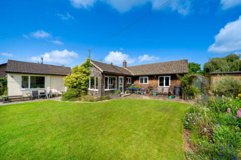 Valentines, Huntington Lane, Ashford... 3 bed bungalow for sale