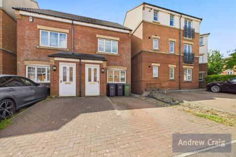 Foster Drive, St James Village... 3 bed semi