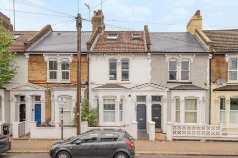 Amies Street, SW11 2 bed flat for sale
