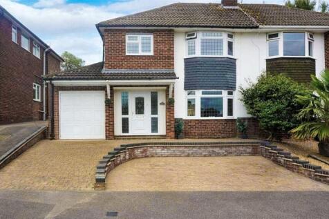 Elmstone Drive, Tilehurst, Reading... 3 bed semi