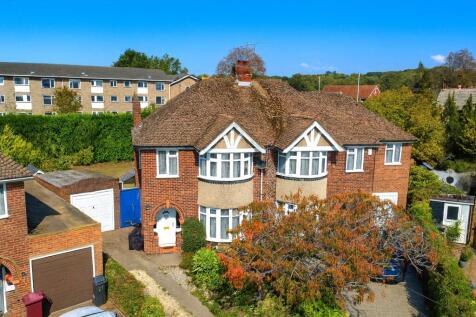 Worcester Close, Reading, Berkshire... 3 bed semi