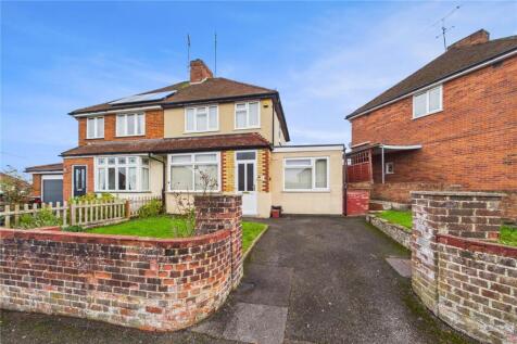 Coniston Drive, Tilehurst, Reading... 3 bed semi