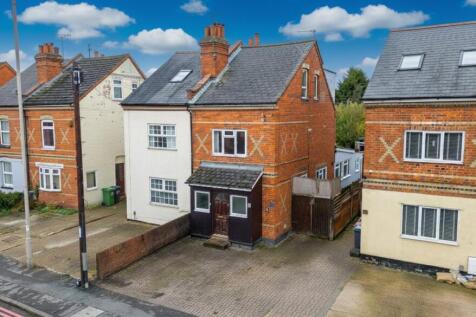 Norcot Road, Tilehurst, Reading... 5 bed terraced house for sale