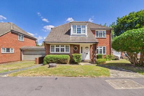 Allison Gardens, Purley on Thames... 4 bed detached house for sale