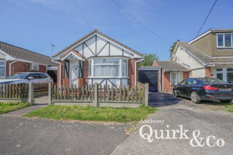 Tewkes Road, Canvey Island, SS8 1 bed detached bungalow for sale
