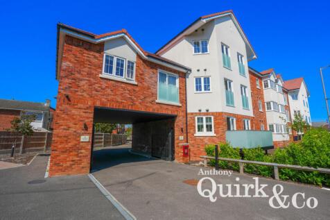 long Road, Canvey Island, SS8 2 bed apartment for sale
