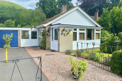 2 bedroom detached bungalow for sale