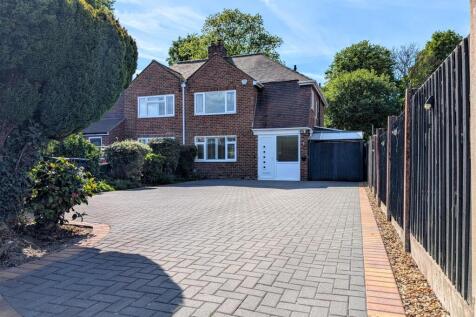 12 Copthorne Gardens, Copthorne... 3 bed semi