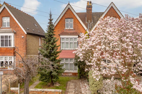 4 bedroom semi-detached house for sale