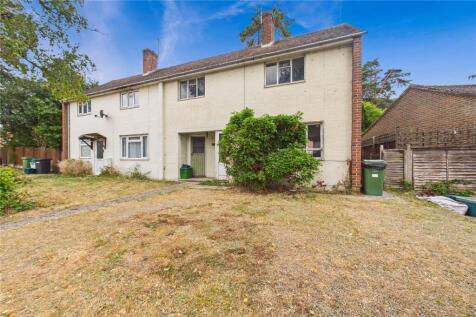Abbots Road, Burghfield Common... 3 bed semi