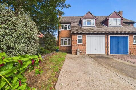 Tarragon Way, Burghfield Common... 3 bed semi
