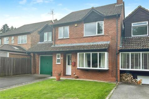 Tarragon Way, Burghfield Common... 4 bed link detached house for sale