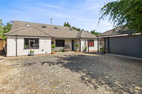Clayhill Road, Burghfield Common... 5 bed detached house for sale
