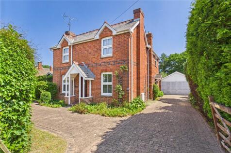 Woodlands Avenue, Burghfield Common... 3 bed detached house for sale