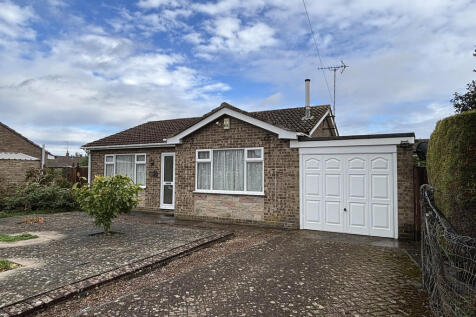 Glen Avenue, Pinchbeck 2 bed detached bungalow for sale