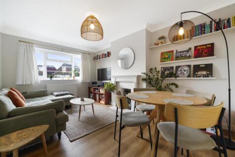 2 bedroom maisonette for sale