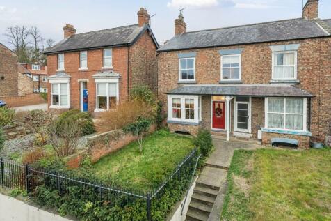 Wesley View, Horsefair... 3 bed end of terrace house for sale