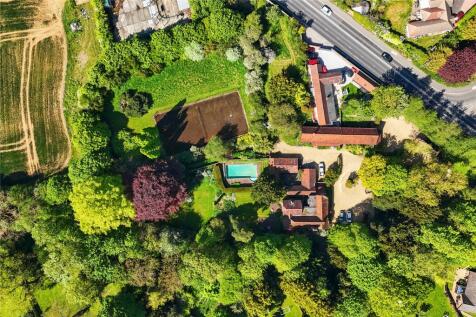Sheering Drive, Old Harlow, Essex, CM17 5 bed detached house for sale