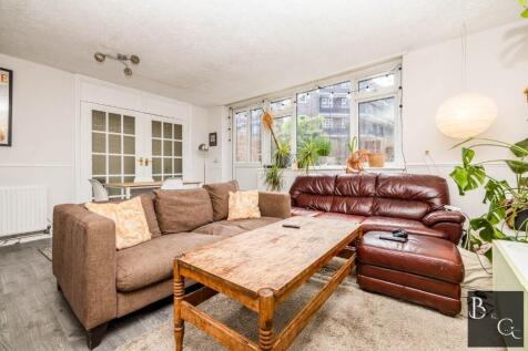 3 bedroom maisonette for sale