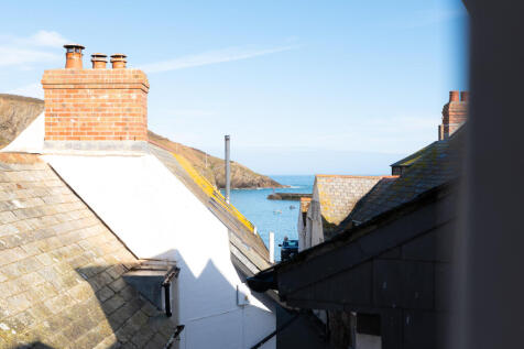 13 Middle Street 2 bed cottage for sale
