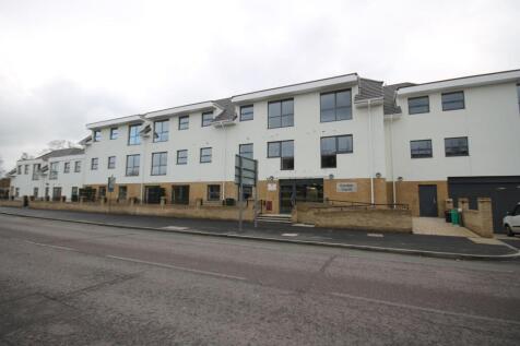 Station Road, Garden Court, UB7 2 bed apartment for sale