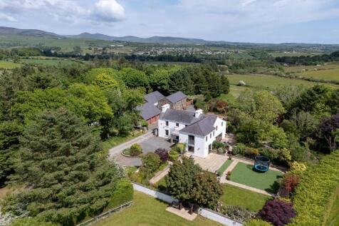 8 bedroom property for sale