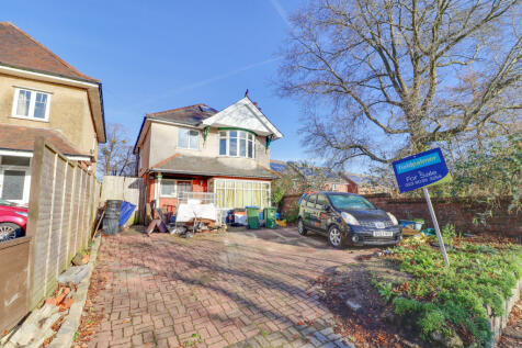 Portsmouth Road, Woolston 3 bed detached house for sale