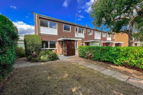 4 bedroom end of terrace house for sale