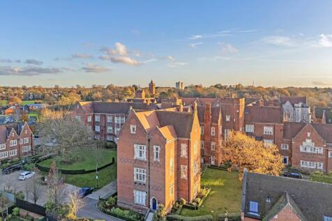 London Court, The Galleries... 2 bed flat for sale