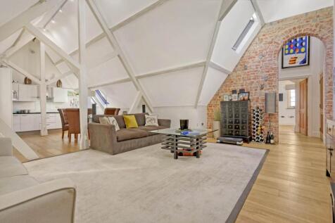 London Court, The Galleries... 2 bed flat for sale