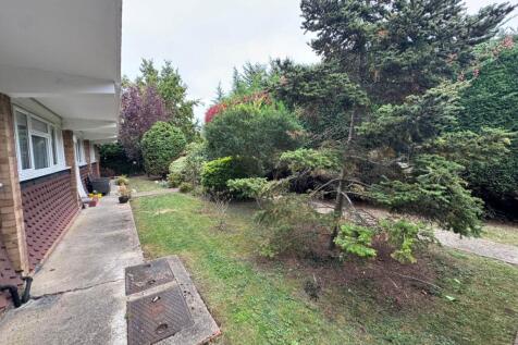 Briarleas Gardens, Upminster RM14 Studio for sale