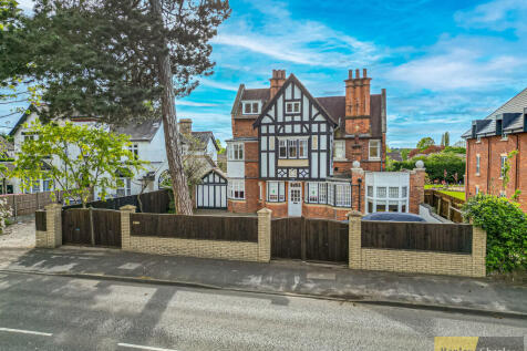Birmingham Road, West Midlands B72 7 bed detached house for sale