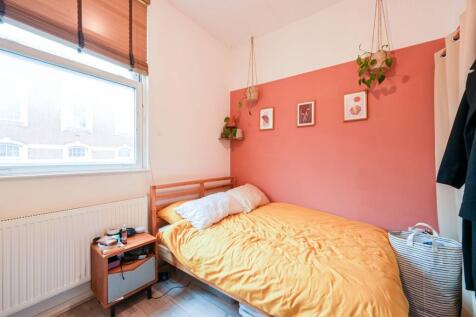Hornsey Road, Finsbury Park, London, N7 2 bed flat for sale