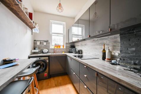 Hornsey Road, Finsbury Park, London, N7 2 bed flat for sale