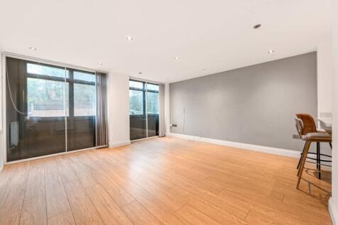 Colney Hatch, Muswell Hill, London, N10 2 bed flat for sale