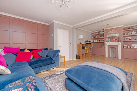 Skeins Way, Saffron Walden CB11 3 bed semi