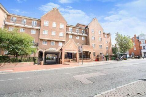 Flat, Pembroke Court,  High Street... 1 bed flat for sale