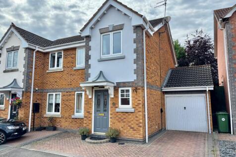3 bedroom semi-detached house for sale