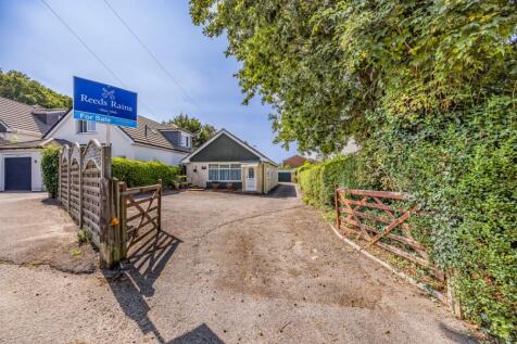 Rose Hill, Hampshire PO8 2 bed bungalow for sale