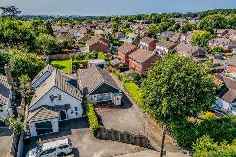 Rose Hill, Hampshire PO8 3 bed bungalow for sale