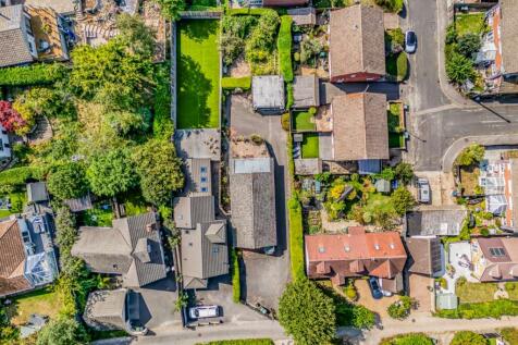 Rose Hill, Hampshire PO8 3 bed bungalow for sale