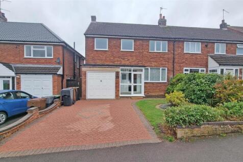 3 bedroom semi-detached house for sale