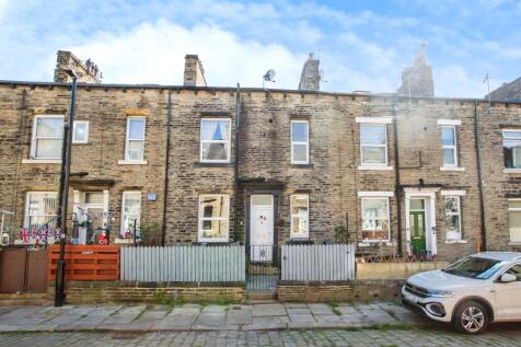 Clover Hill Terrace, West Yorkshire HX1 2 bed terraced house for sale