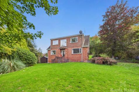 Hutton Village, North Yorkshire TS14 4 bed detached house for sale