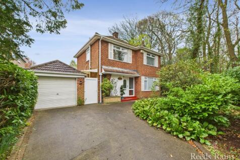 The Grove, North Yorkshire TS14 3 bed detached house for sale