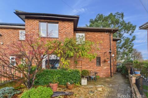 Woodhouse Road, North Yorkshire TS14 4 bed end of terrace house for sale