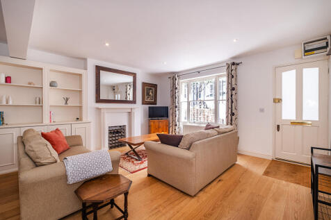 3 bedroom flat for sale