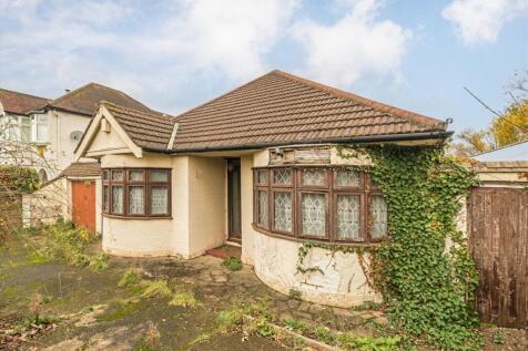 Ember Farm Way, East Molesey KT8 3 bed house for sale